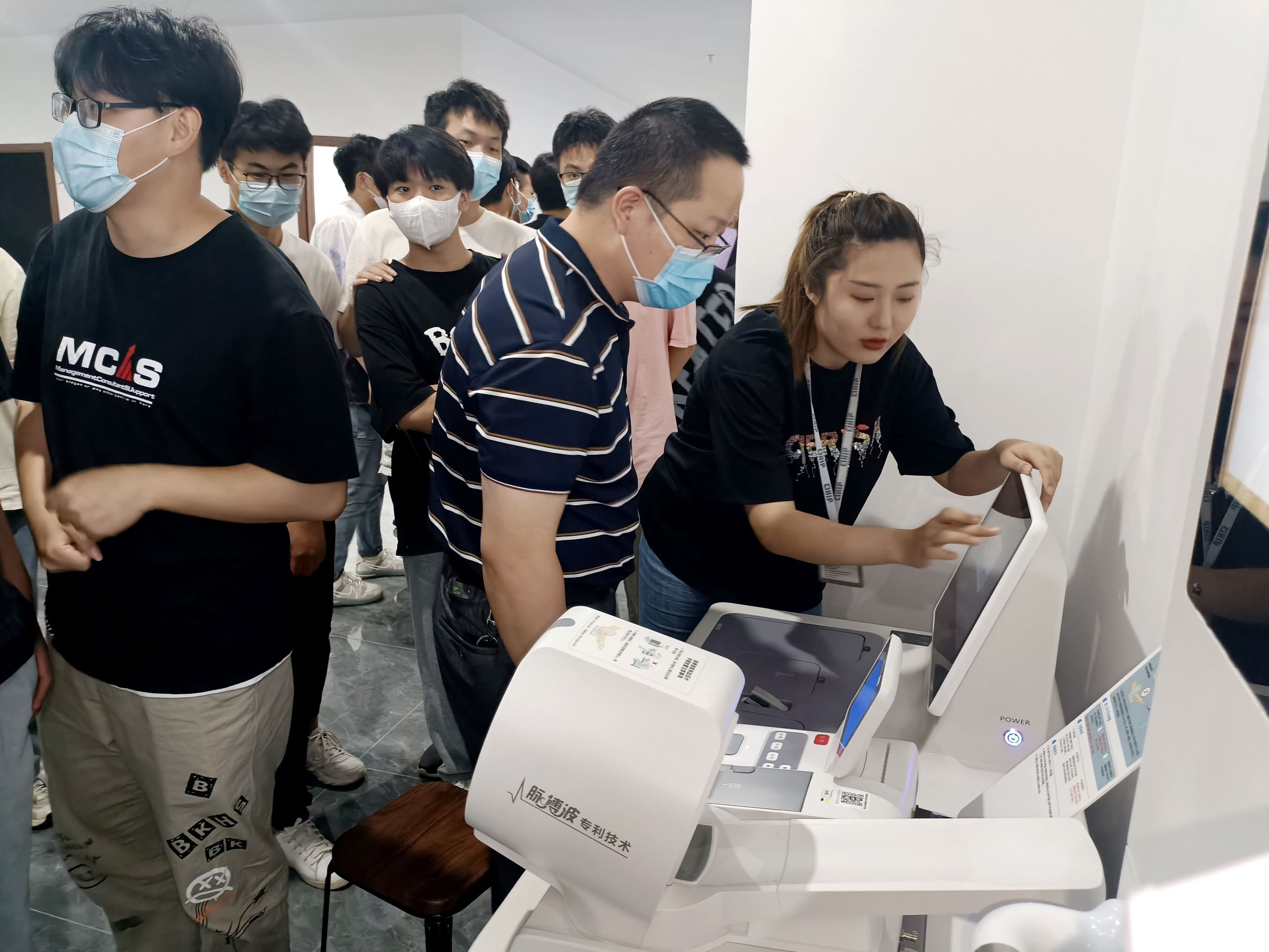 安理大人工智能学院授牌仪式在尊龙中国举行