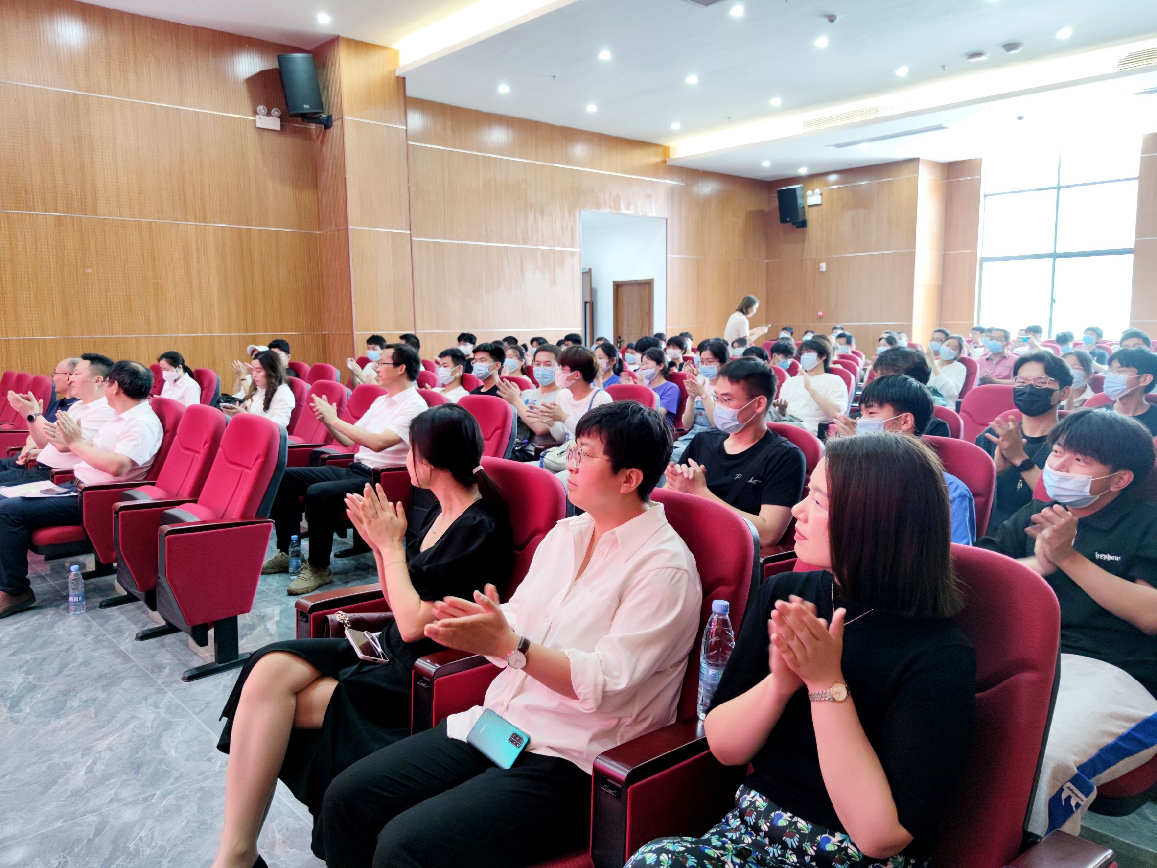 安理大人工智能学院授牌仪式在尊龙中国举行