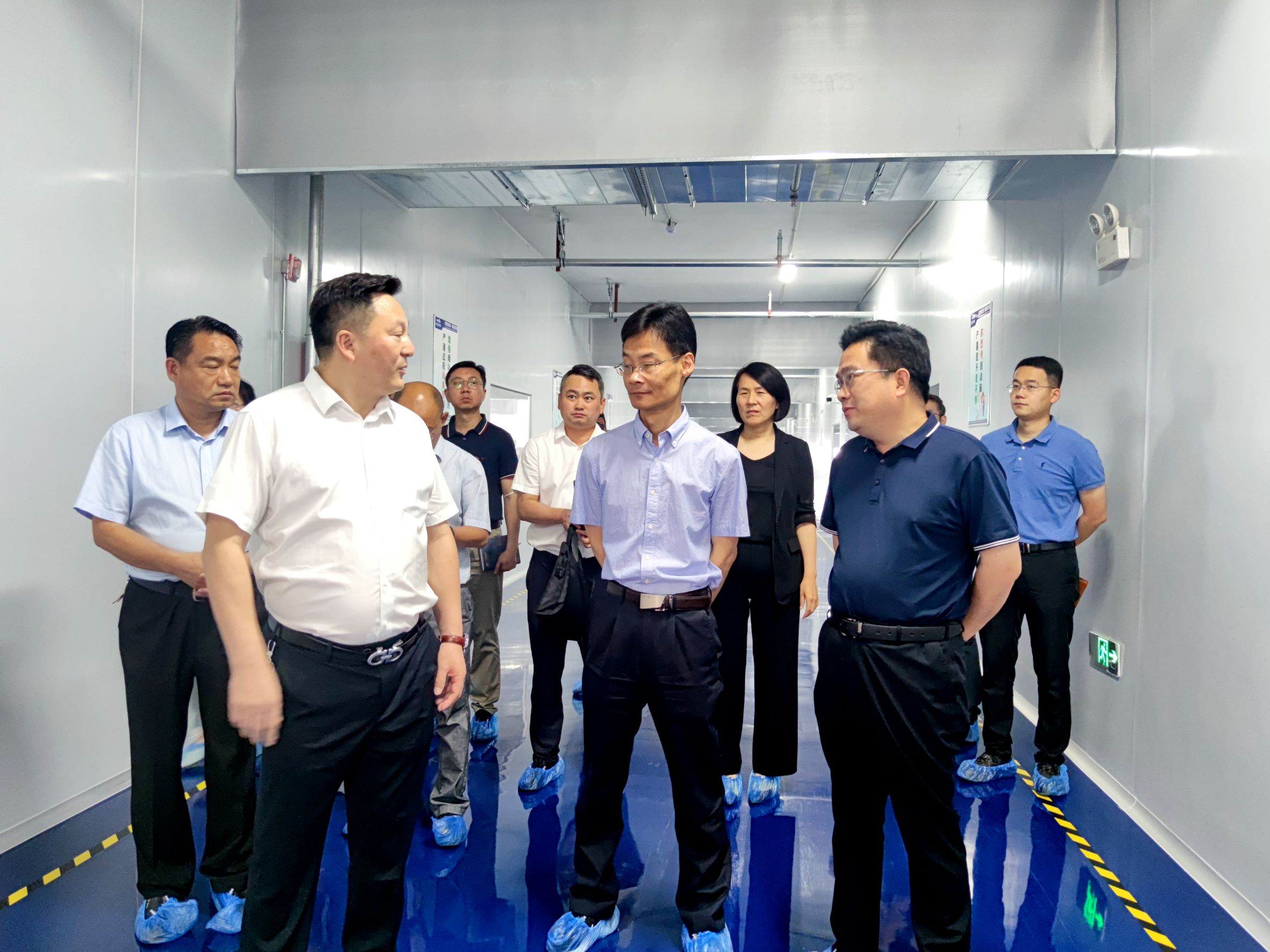 高新区管委会莅临尊龙中国调研指导 (4)