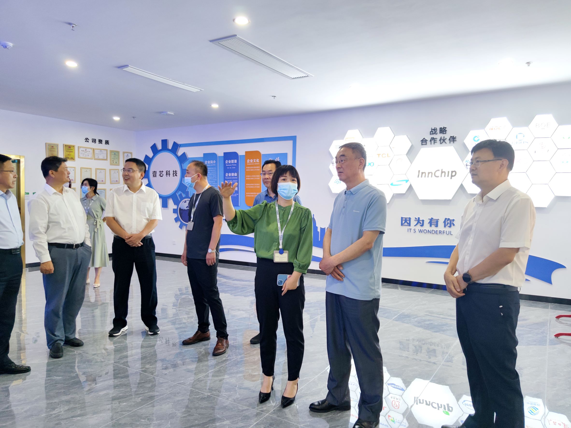 省生态环境督查组莅临尊龙中国科技 (2)